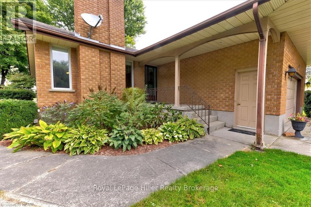 250 Stella Avenue, Southwest Middlesex, Ontario  N0L 1M0 - Photo 2 - X10780927