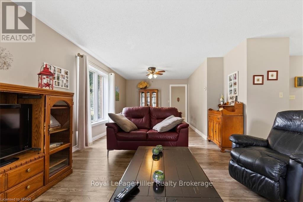 250 Stella Avenue, Southwest Middlesex, Ontario  N0L 1M0 - Photo 5 - X10780927