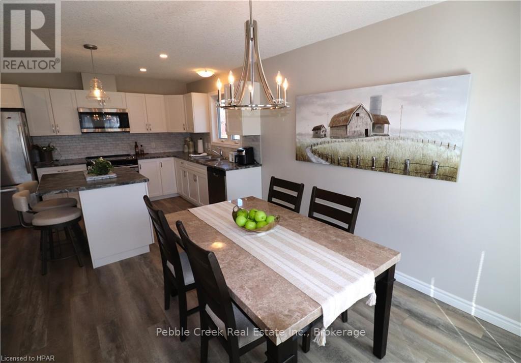 28 Huron Heights Drive, Ashfield-Colborne-Wawanosh (Colborne), Ontario  N7A 0B1 - Photo 10 - X10780933