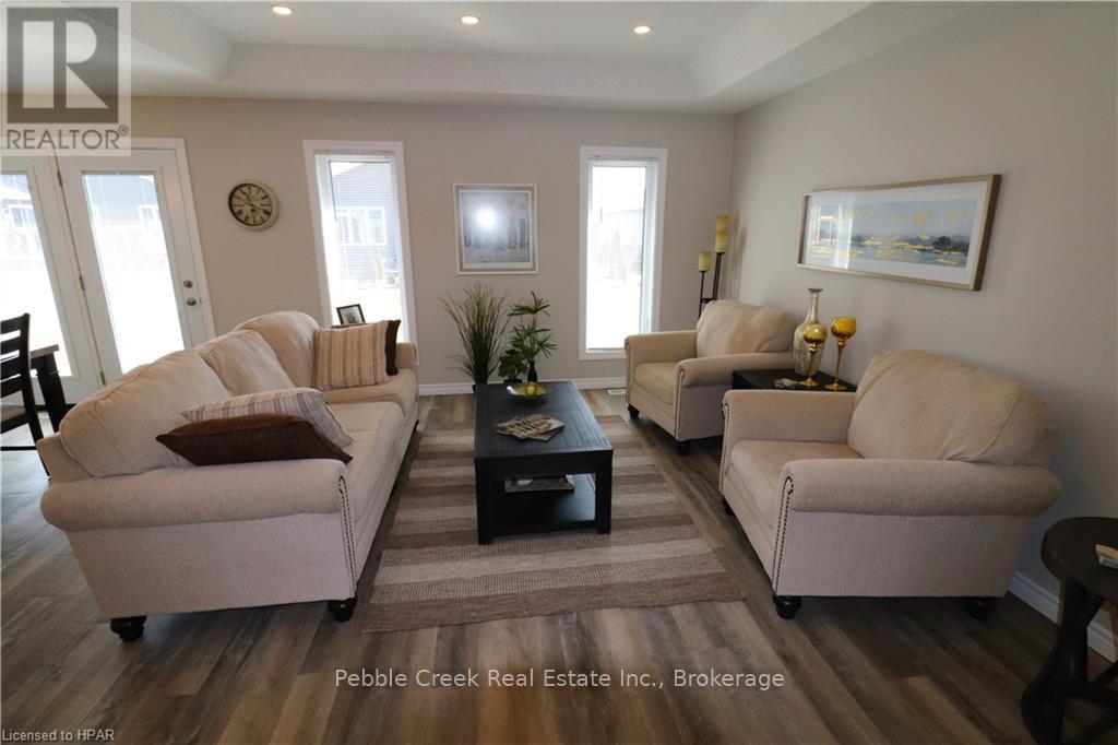 28 Huron Heights Drive, Ashfield-Colborne-Wawanosh (Colborne), Ontario  N7A 0B1 - Photo 11 - X10780933