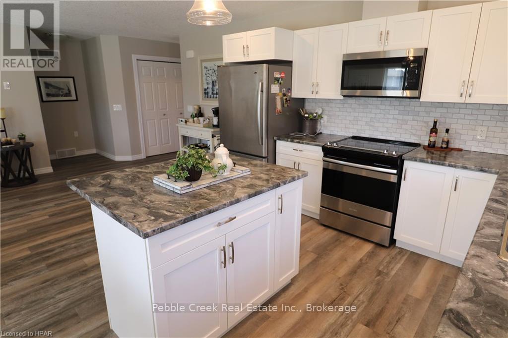 28 Huron Heights Drive, Ashfield-Colborne-Wawanosh (Colborne), Ontario  N7A 0B1 - Photo 7 - X10780933