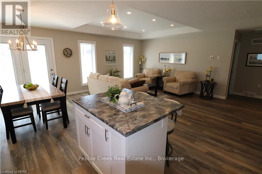 28 Huron Heights Drive, Ashfield-Colborne-Wawanosh (Colborne), Ontario  N7A 0B1 - Photo 8 - X10780933