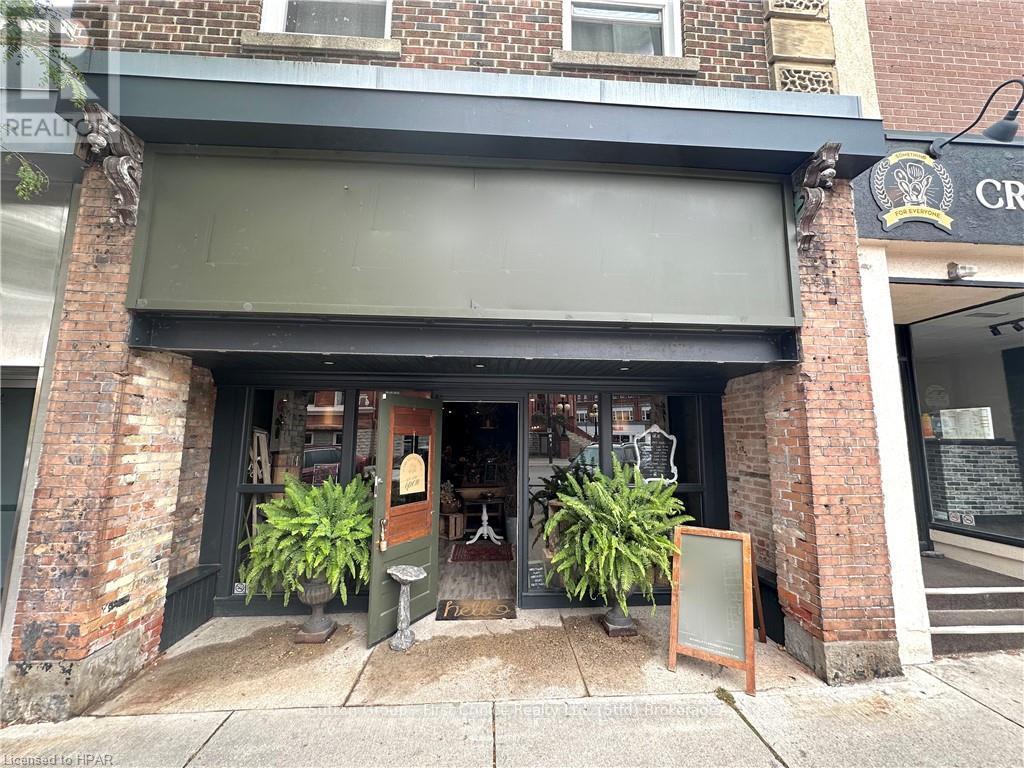 22 WELLINGTON STREET, Stratford, Ontario