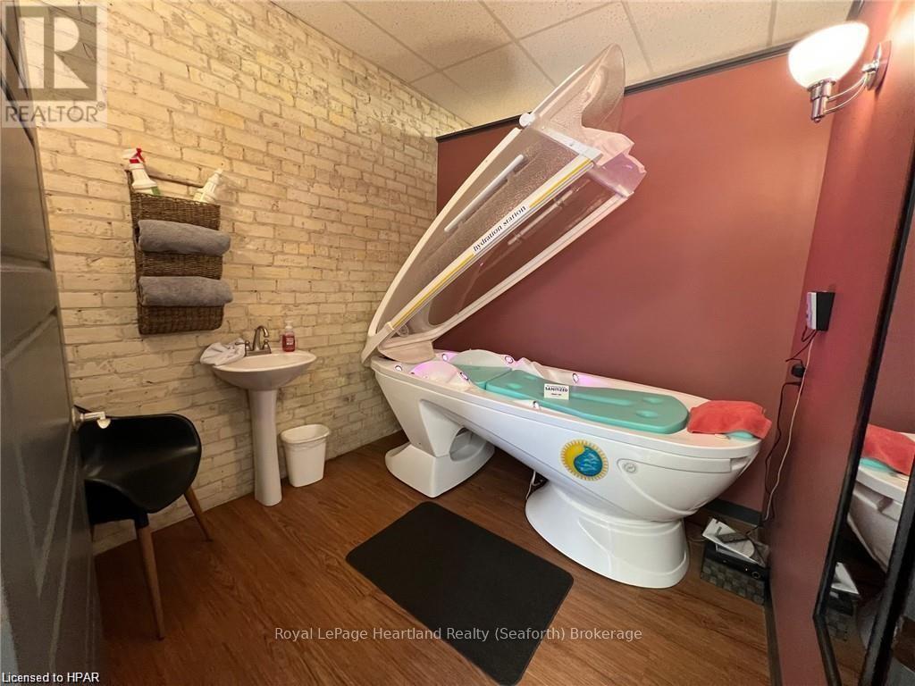 11 Main Street, Huron East (Seaforth), Ontario  N0K 1W0 - Photo 3 - X10781956