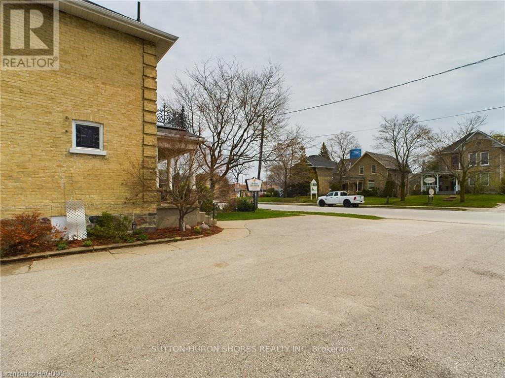 Property at 65 ALBERT STREET S image 4