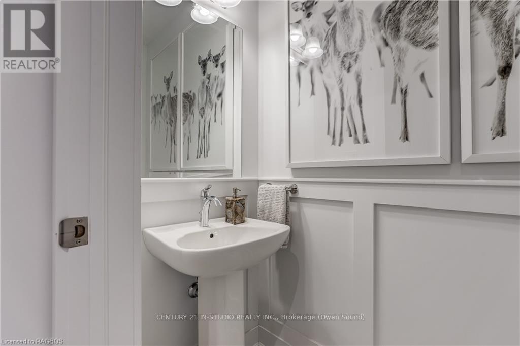 258 Ironwood Way, Georgian Bluffs, Ontario  N0H 1S0 - Photo 2 - X10847074