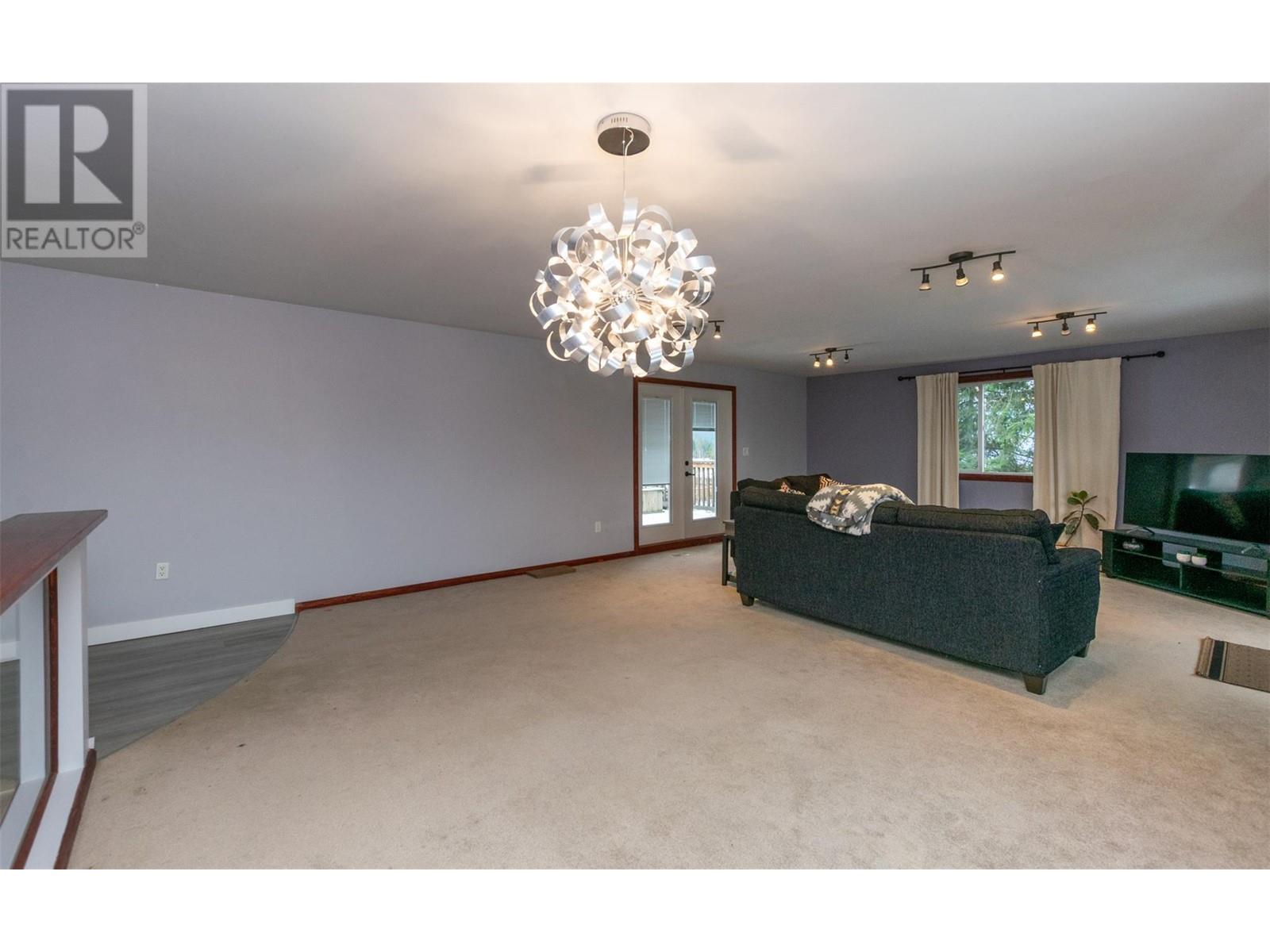 Property at 1350 13 Avenue SE image 5