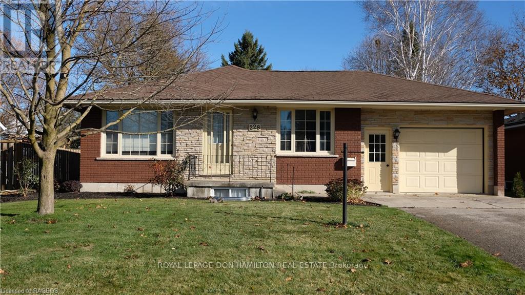 228 BYELAND DRIVE, wellington north (mount forest), Ontario