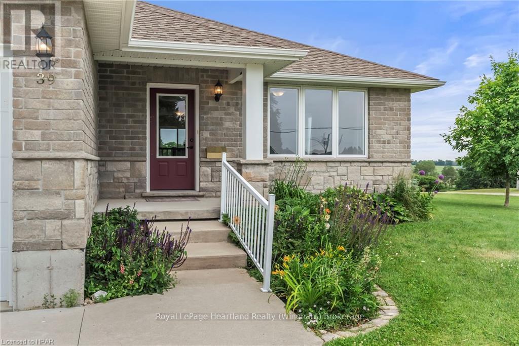 39 Minto Street S, Minto, Ontario  N0G 1M0 - Photo 7 - X11823070