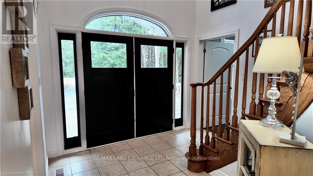 19 Stoney Island Crescent, Kincardine, Ontario  N2Z 2X6 - Photo 4 - X11822725