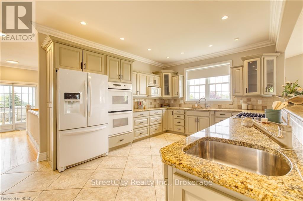 13 Harbour Court, Bluewater, Ontario  N0M 1G0 - Photo 8 - X11822983