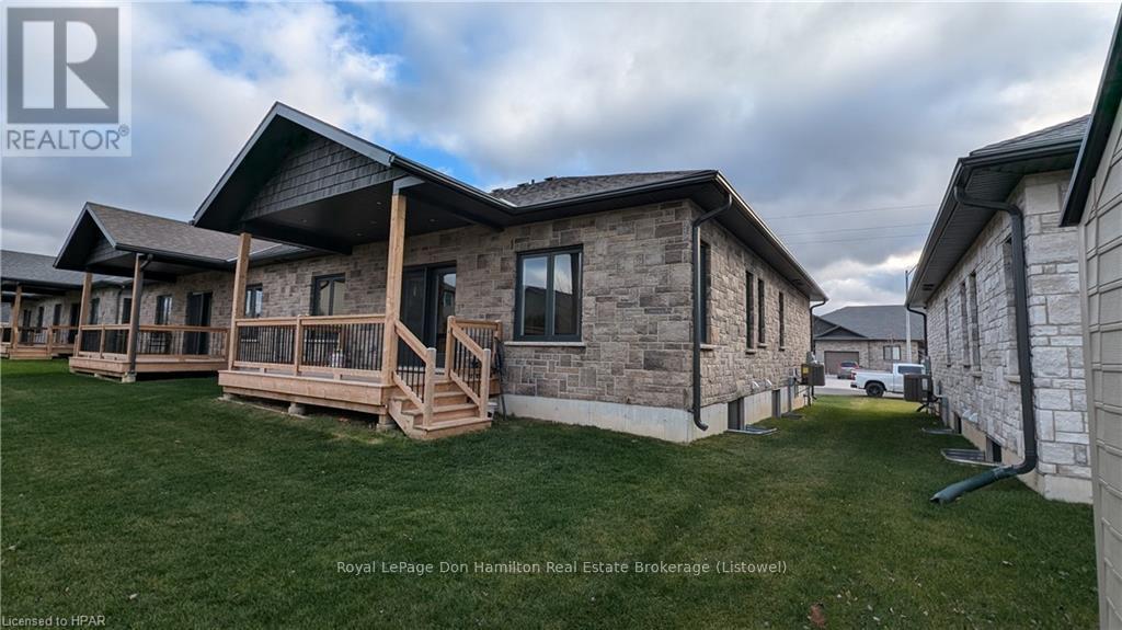 276 Queen Street S, North Perth, Ontario  N0G 1B0 - Photo 33 - X11822992