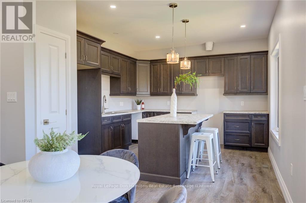 276 Queen Street S, North Perth, Ontario  N0G 1B0 - Photo 9 - X11822992