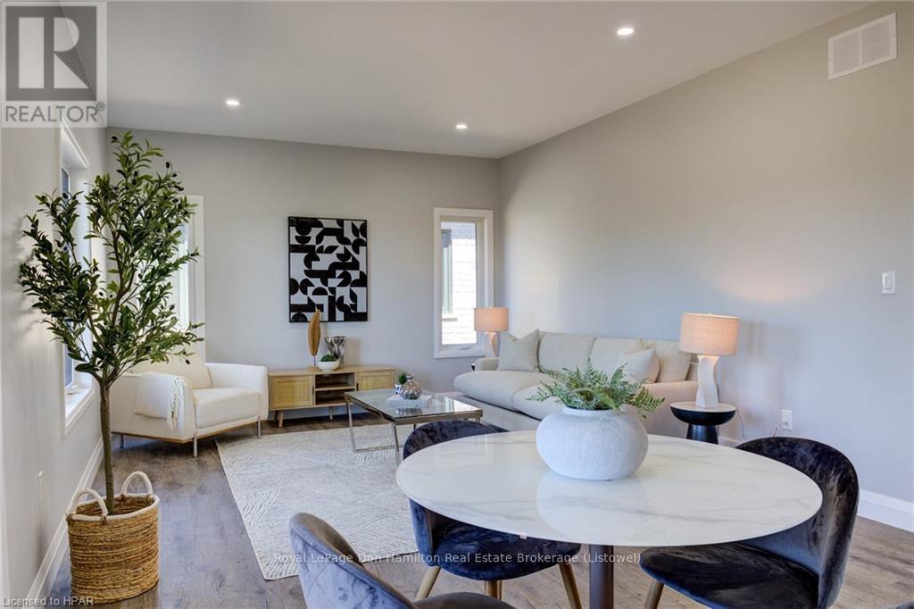 274 Queen Street S, North Perth, Ontario  N0G 1B0 - Photo 11 - X11823092