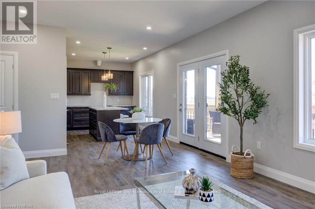 274 Queen Street S, North Perth, Ontario  N0G 1B0 - Photo 8 - X11823092