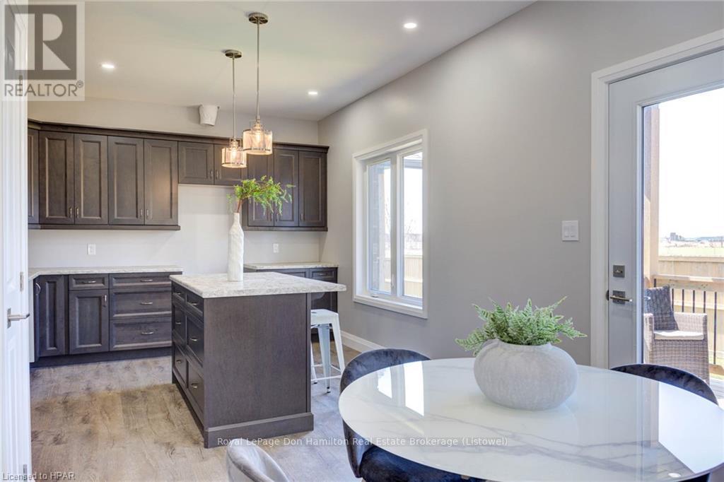 274 Queen Street S, North Perth, Ontario  N0G 1B0 - Photo 9 - X11823092