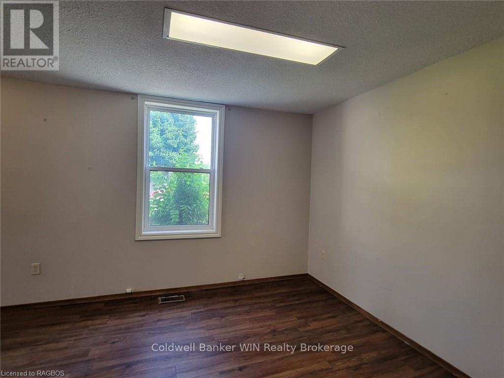 120 King Street E, Wellington North, Ontario  N0G 2L2 - Photo 14 - X11823100