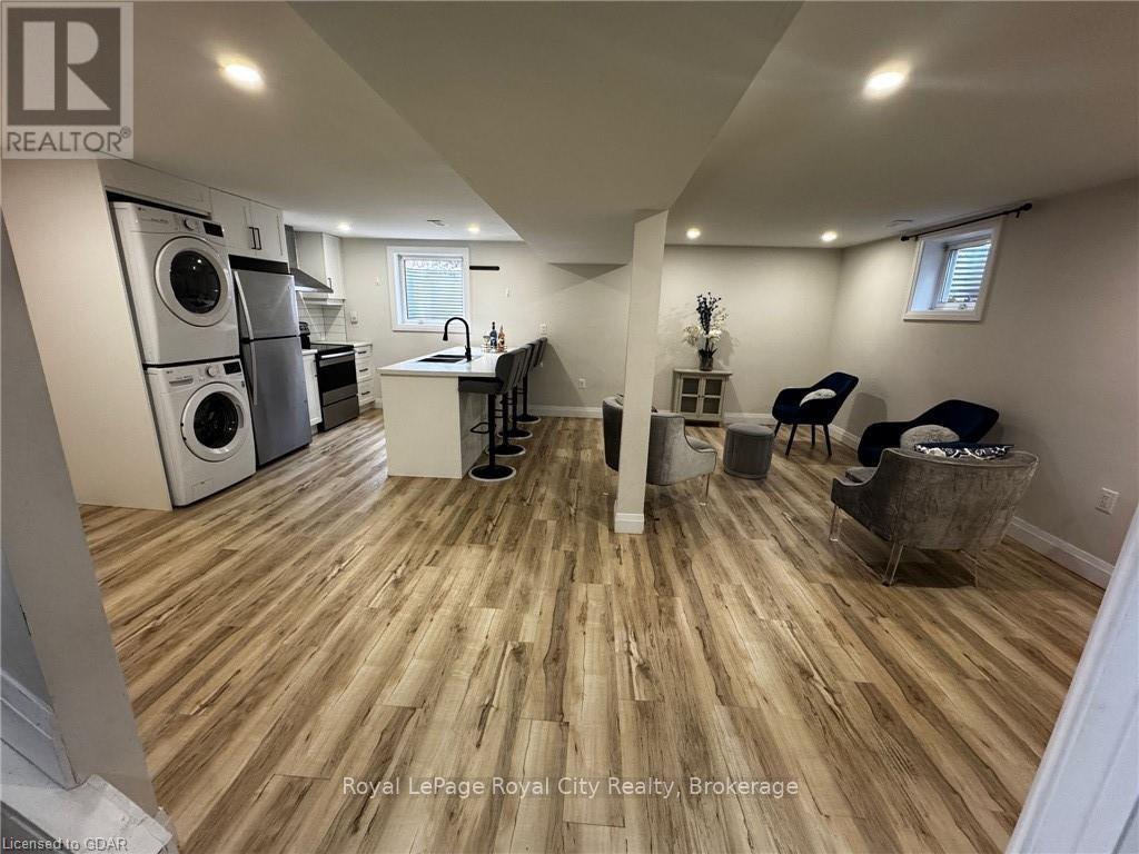 186 NATCHEZ ROAD, Kitchener, Ontario