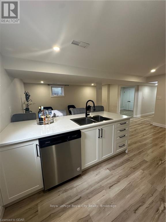 186 Natchez Road, Kitchener, Ontario  N2B 3L2 - Photo 11 - X11822740