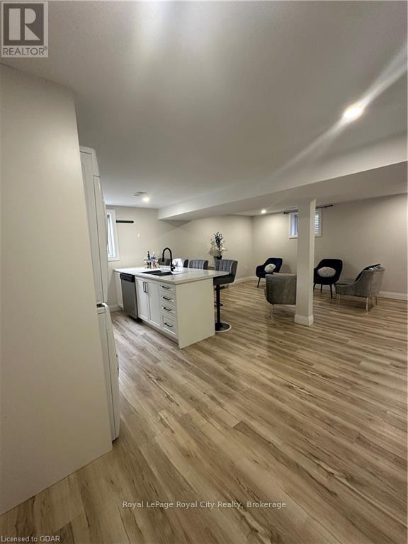 186 Natchez Road, Kitchener, Ontario  N2B 3L2 - Photo 4 - X11822740