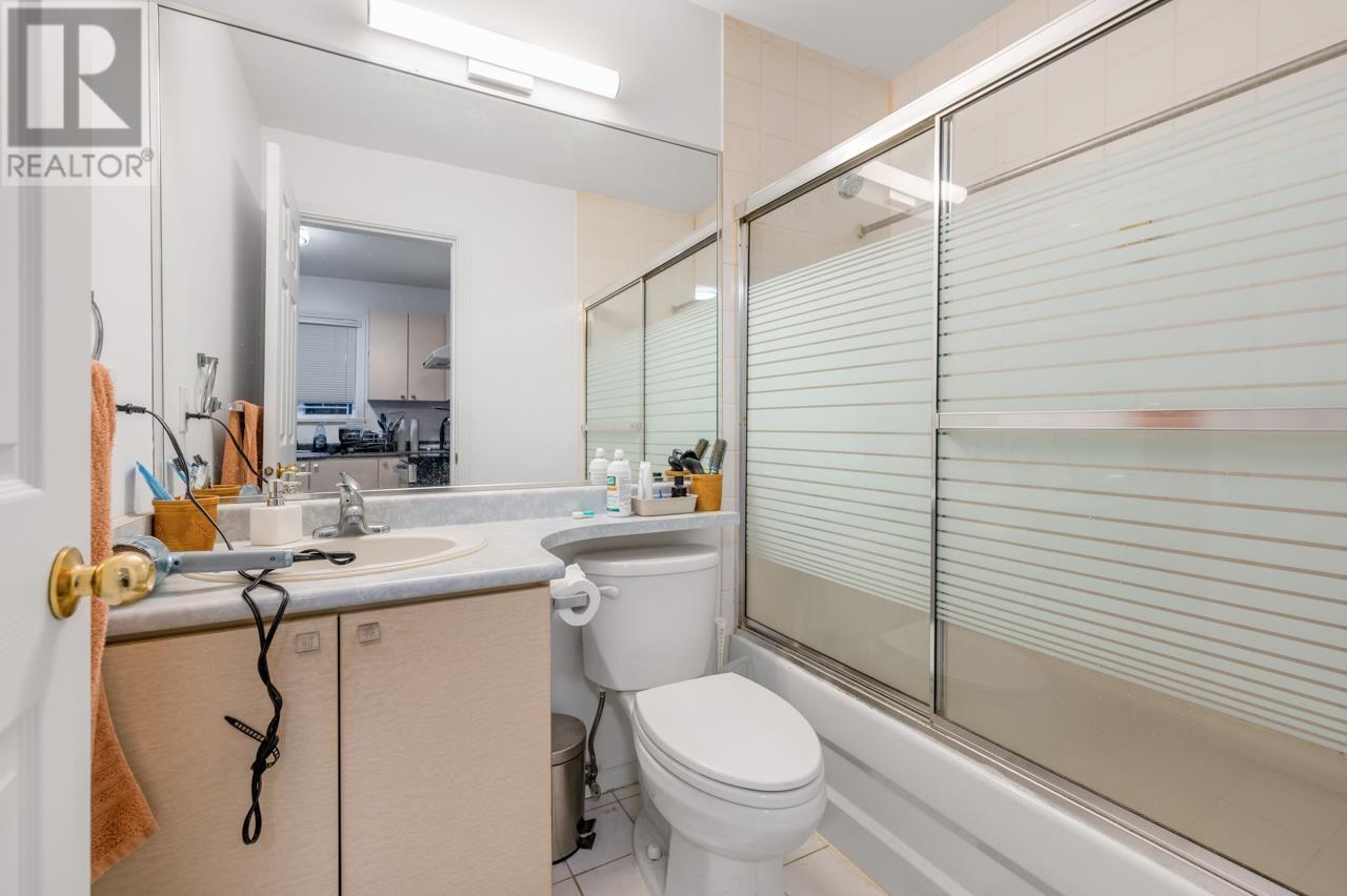 Listing Picture 10 of 32 : 591 E 17TH AVENUE, Vancouver / 溫哥華 - 魯藝地產 Yvonne Lu Group - MLS Medallion Club Member