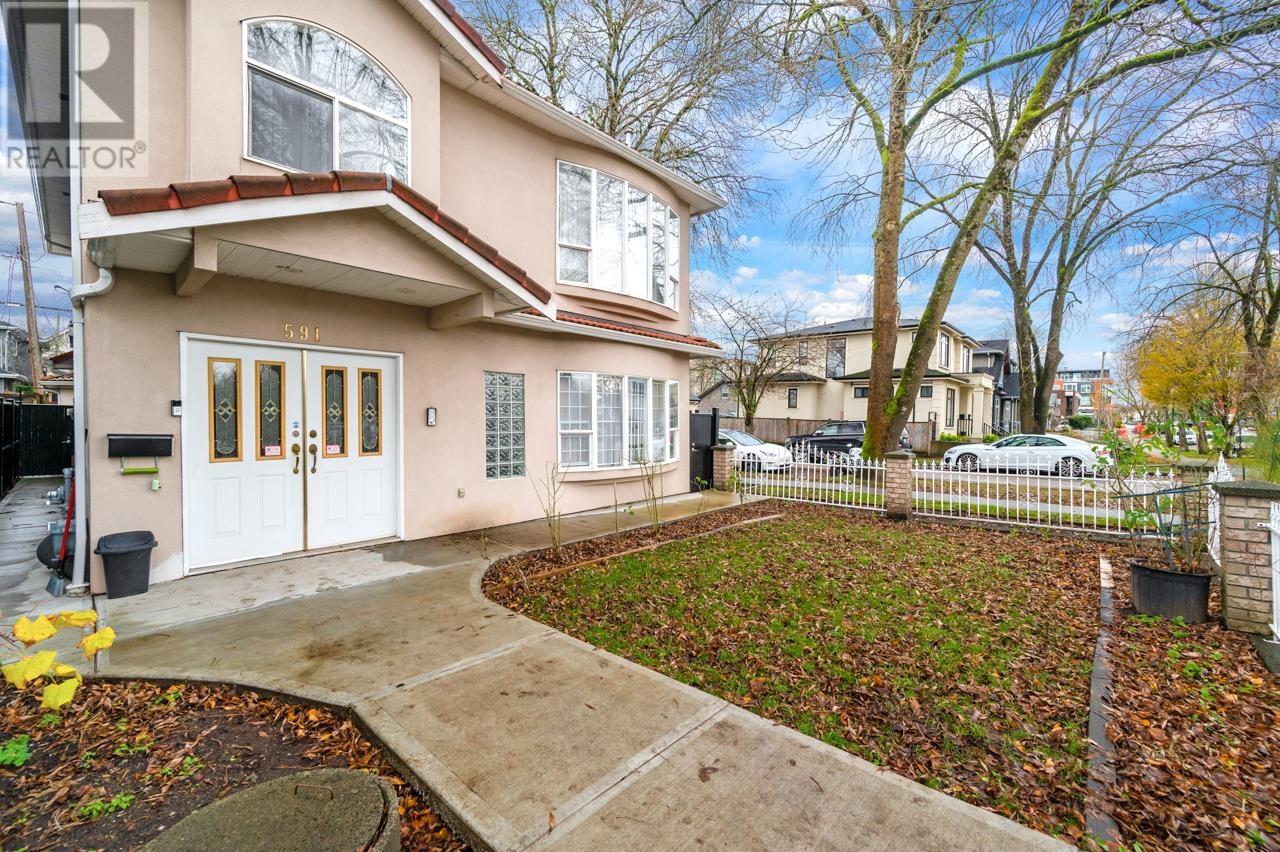 Listing Picture 3 of 32 : 591 E 17TH AVENUE, Vancouver / 溫哥華 - 魯藝地產 Yvonne Lu Group - MLS Medallion Club Member