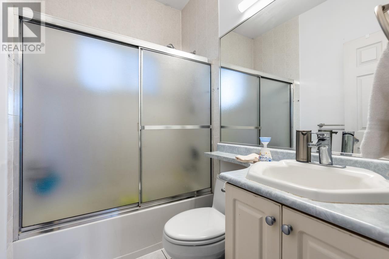 Listing Picture 16 of 32 : 591 E 17TH AVENUE, Vancouver / 溫哥華 - 魯藝地產 Yvonne Lu Group - MLS Medallion Club Member