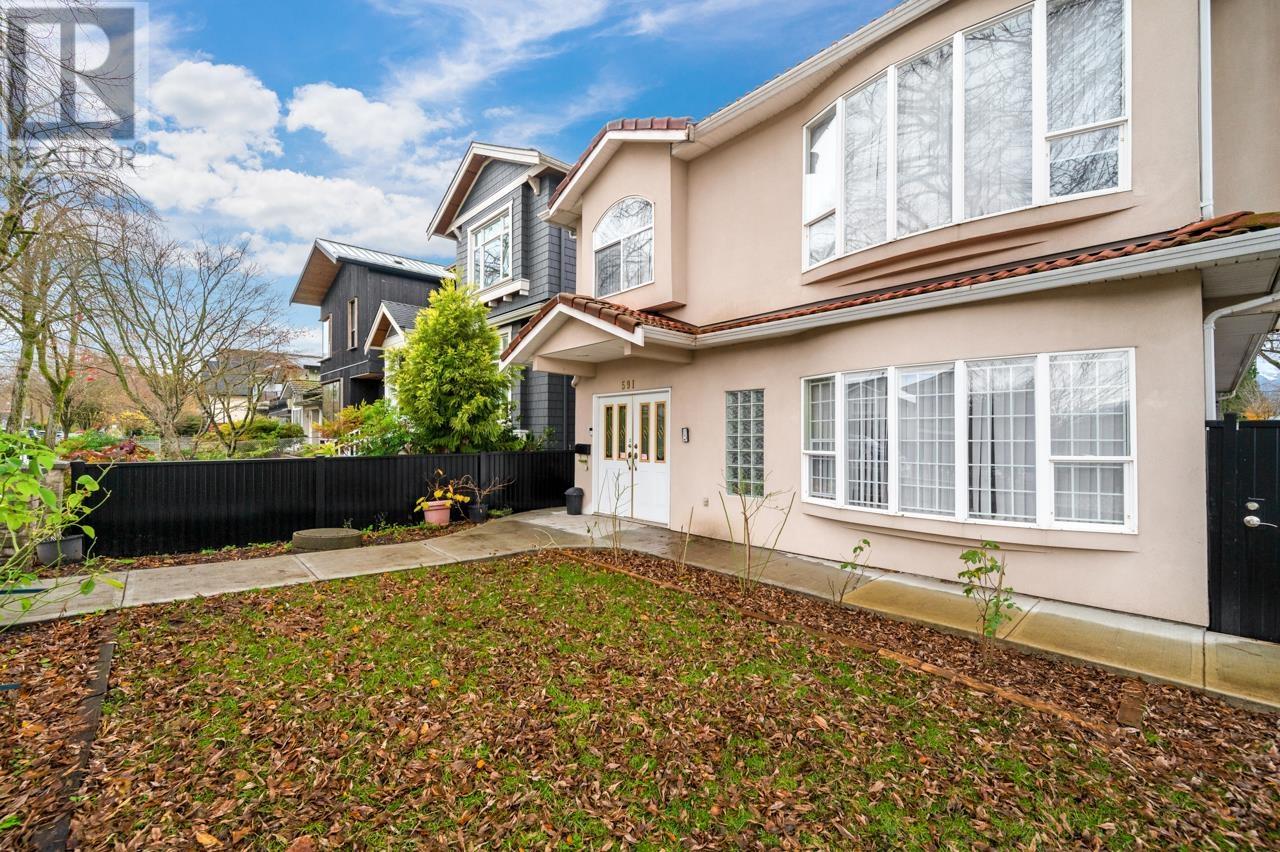 Listing Picture 4 of 32 : 591 E 17TH AVENUE, Vancouver / 溫哥華 - 魯藝地產 Yvonne Lu Group - MLS Medallion Club Member