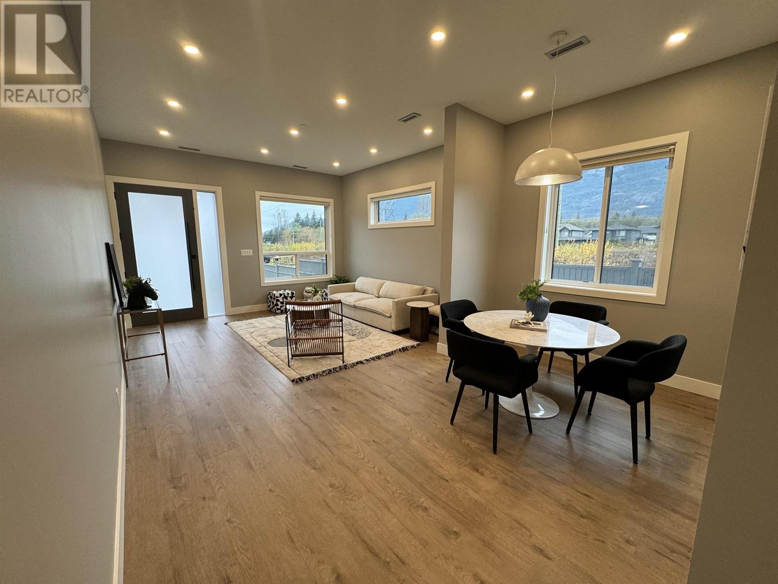 39208 Woodpecker Place, Squamish, British Columbia  V0B 0C3 - Photo 5 - R2940898