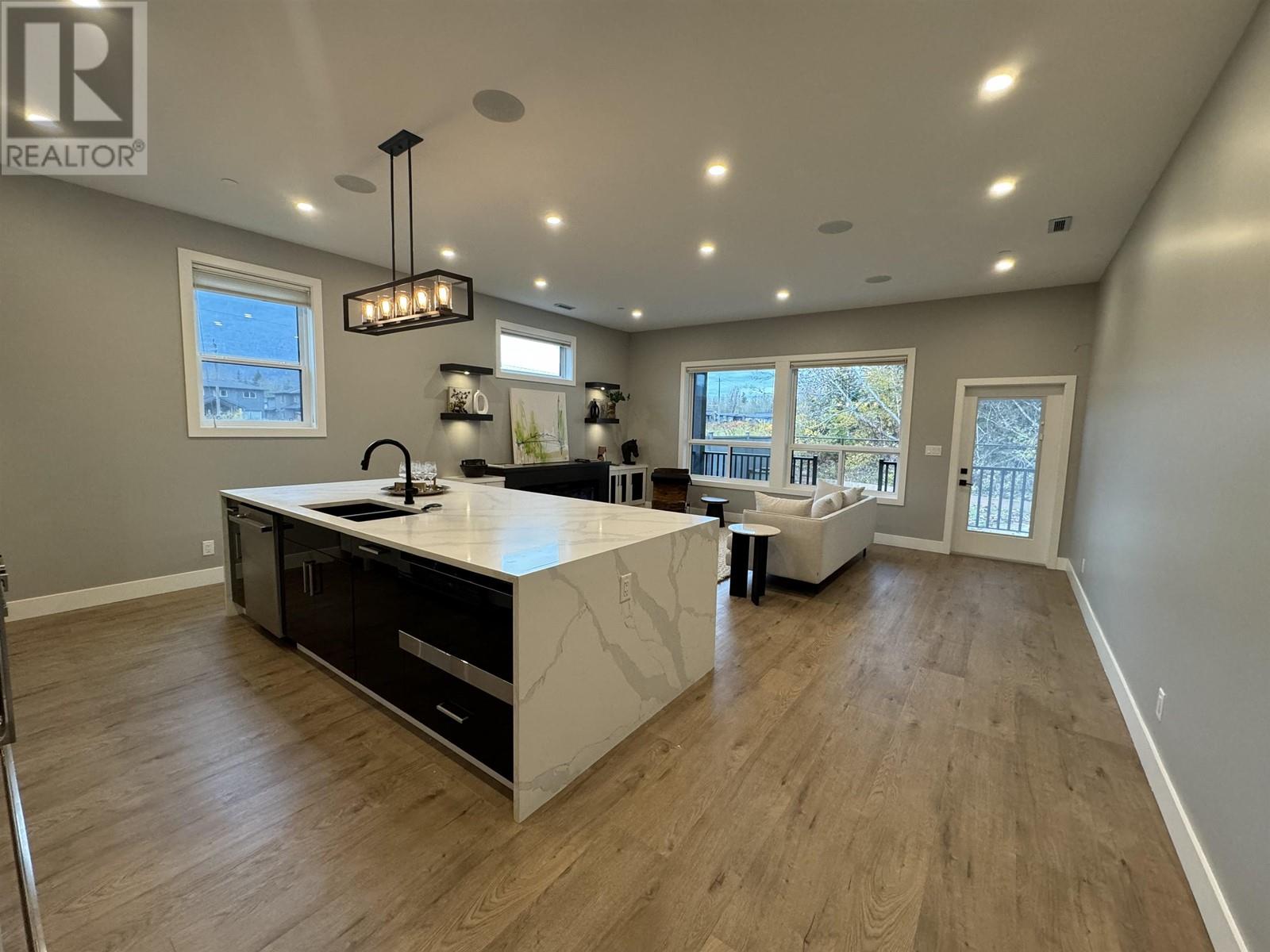 39208 Woodpecker Place, Squamish, British Columbia  V0B 0C3 - Photo 6 - R2940898