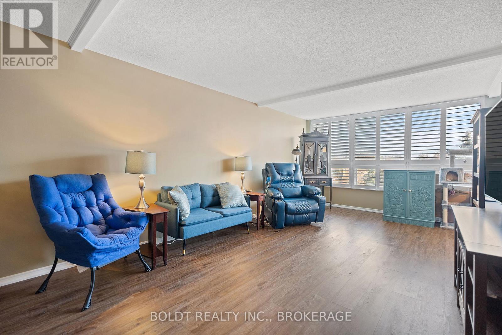 Property at 409 - 5100 DORCHESTER ROAD image 3
