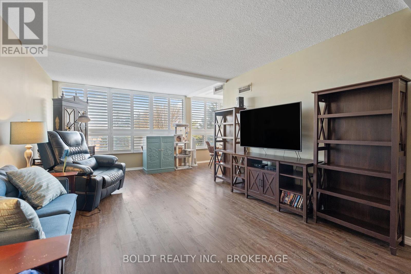 Property at 409 - 5100 DORCHESTER ROAD image 4
