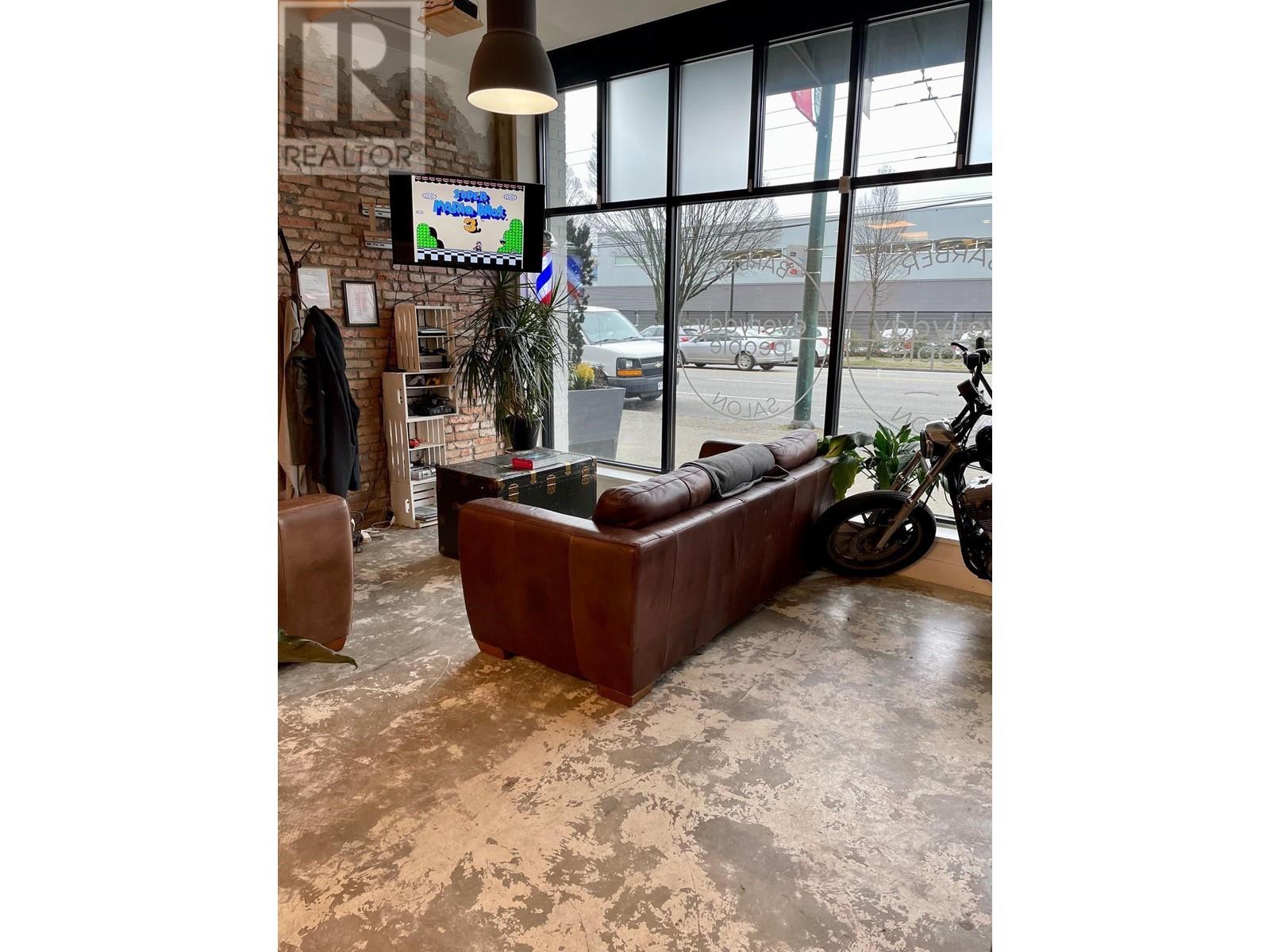 Listing Picture 16 of 18 : 1596 E HASTINGS STREET, Vancouver / 溫哥華 - 魯藝地產 Yvonne Lu Group - MLS Medallion Club Member