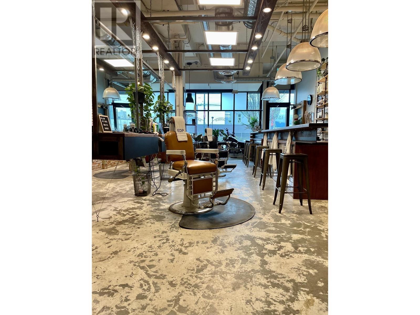 Listing Picture 3 of 18 : 1596 E HASTINGS STREET, Vancouver / 溫哥華 - 魯藝地產 Yvonne Lu Group - MLS Medallion Club Member