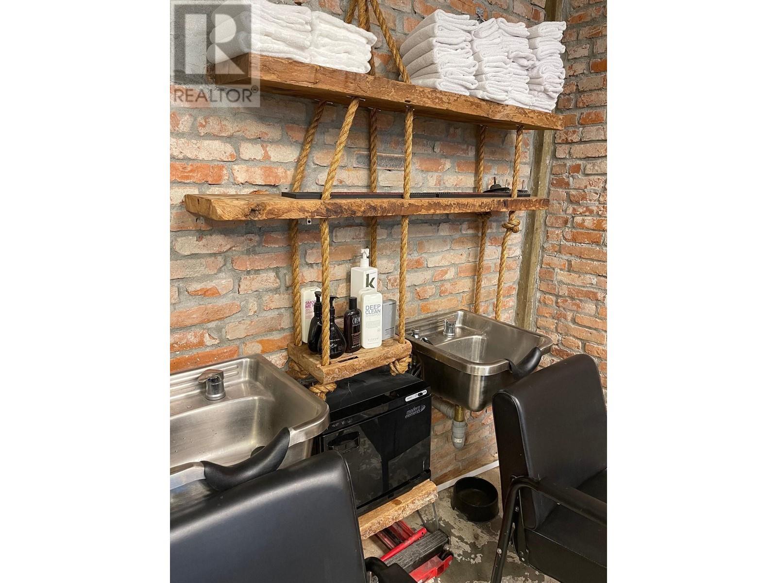 Listing Picture 8 of 18 : 1596 E HASTINGS STREET, Vancouver / 溫哥華 - 魯藝地產 Yvonne Lu Group - MLS Medallion Club Member