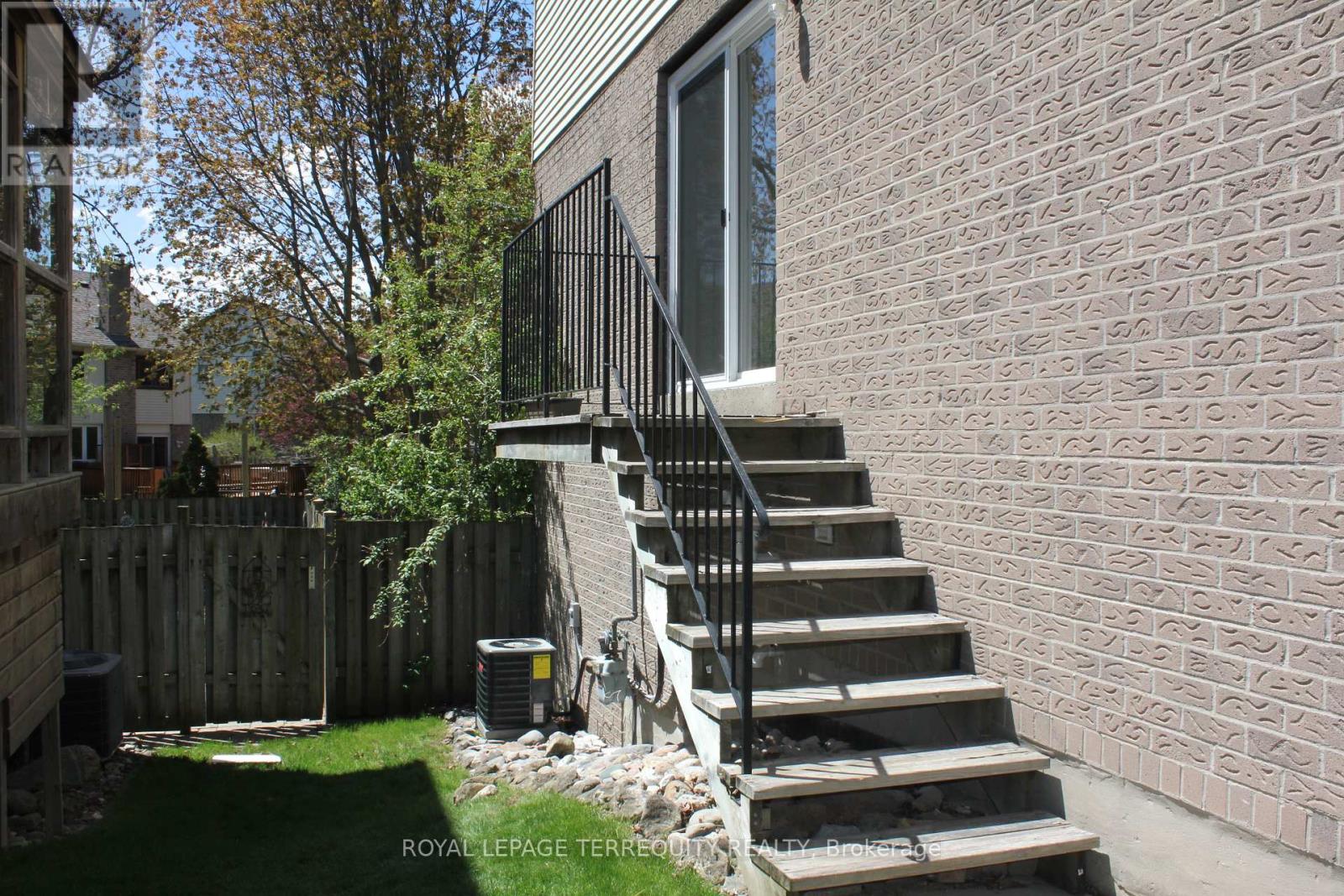 Main - 830 Centre Street N, Whitby, Ontario  L1N 4V1 - Photo 16 - E11880361