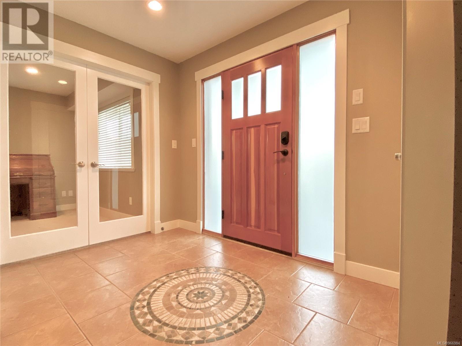 Property at 3702 Glen Oaks Dr image 3