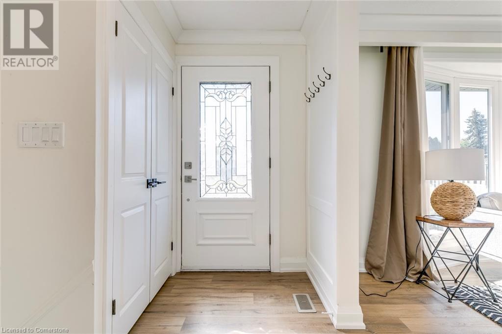 33 Sewell Drive, Oakville, Ontario L6H 1C6 - Photo 4 - 40683207