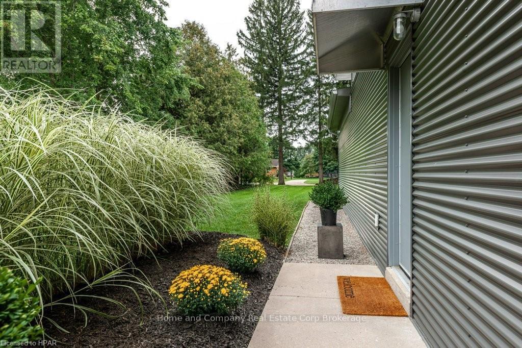 111 Huron Road, Perth South, Ontario  N0K 1X0 - Photo 4 - X10781079