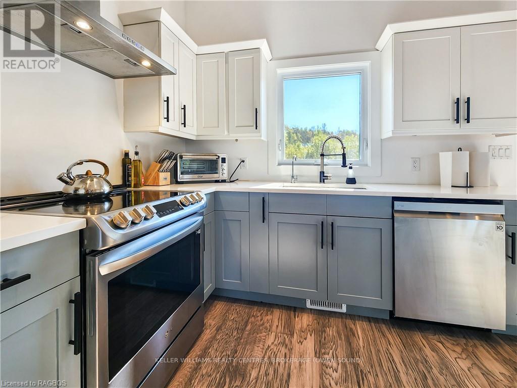 138 Sunset Boulevard, Georgian Bluffs, Ontario  N0H 2T0 - Photo 19 - X10846249