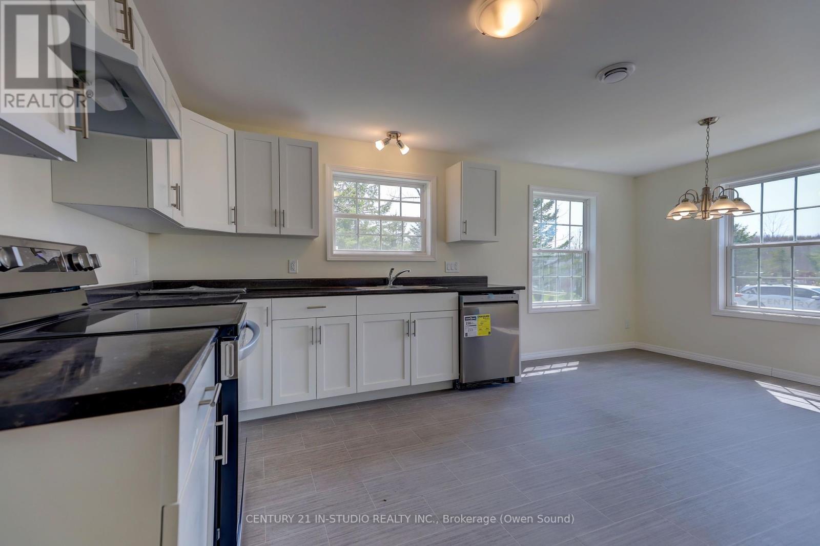 66 Sussex Square, Georgian Bluffs, Ontario  N0H 1G0 - Photo 6 - X10846404
