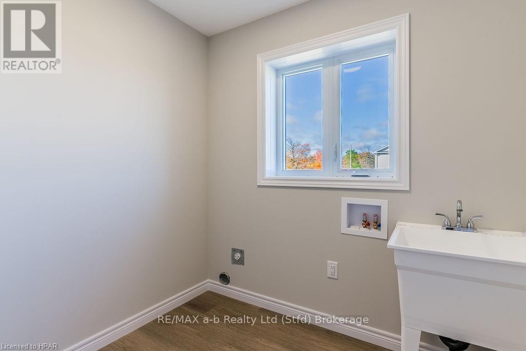 139 Mill Race Crescent, Woolwich, Ontario  N0B 2N0 - Photo 11 - X10781500