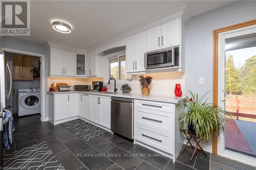 362511 Lindenwood Road, Georgian Bluffs, Ontario  N0H 2T0 - Photo 13 - X10846513