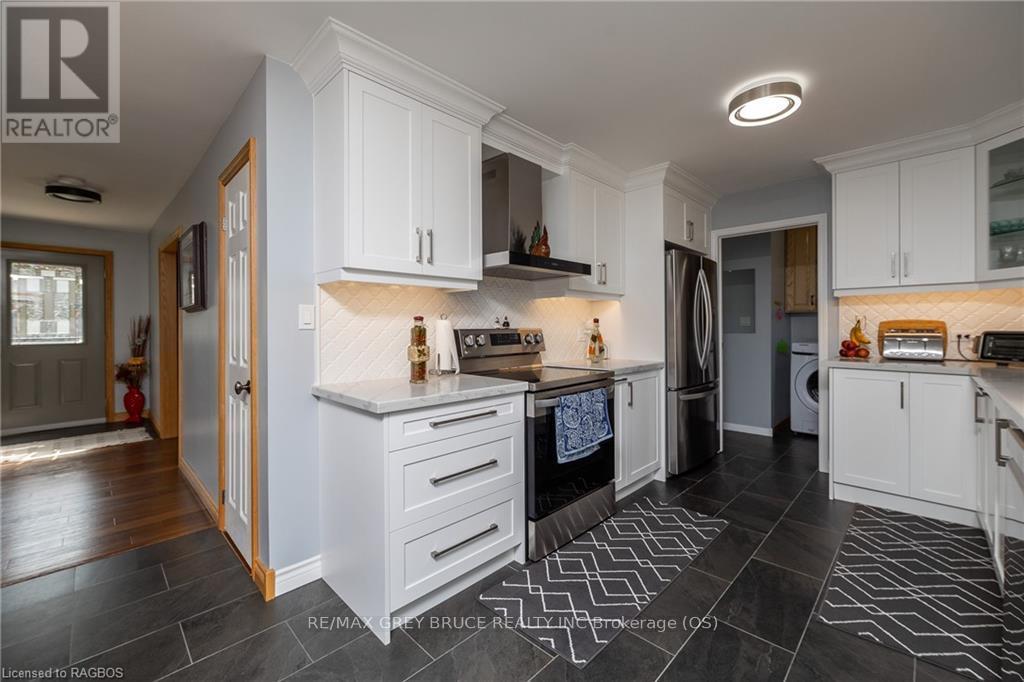 362511 Lindenwood Road, Georgian Bluffs, Ontario  N0H 2T0 - Photo 14 - X10846513