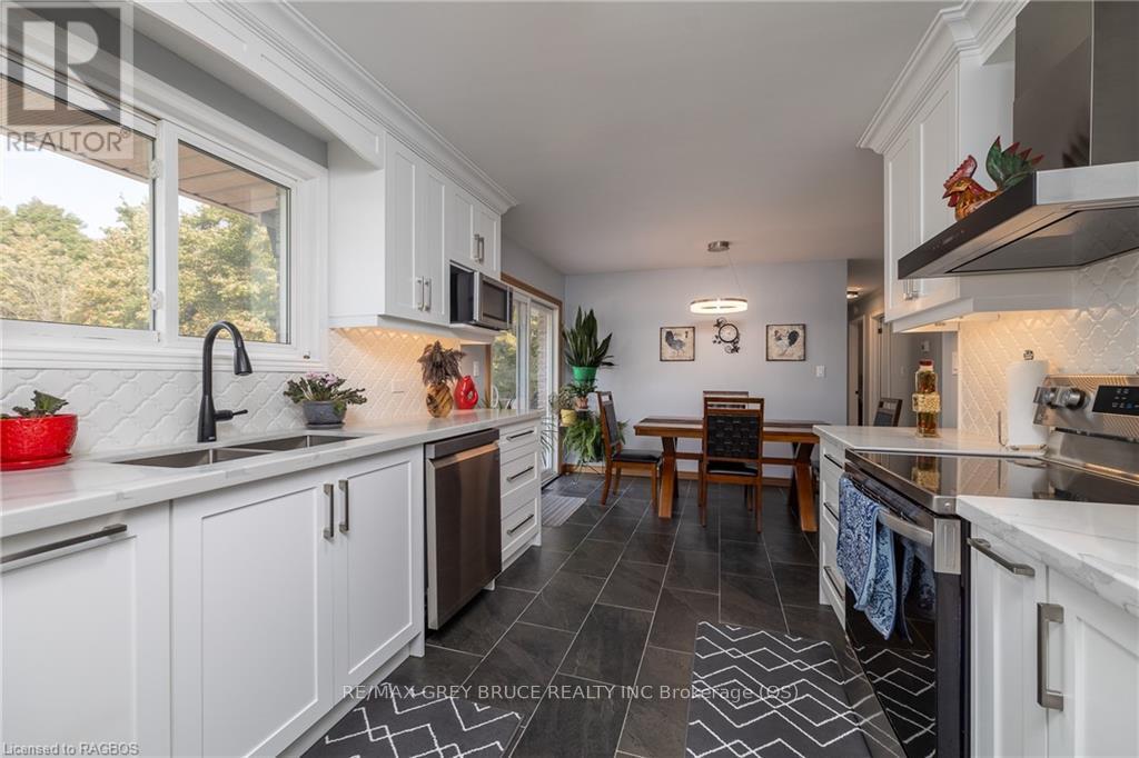 362511 Lindenwood Road, Georgian Bluffs, Ontario  N0H 2T0 - Photo 15 - X10846513