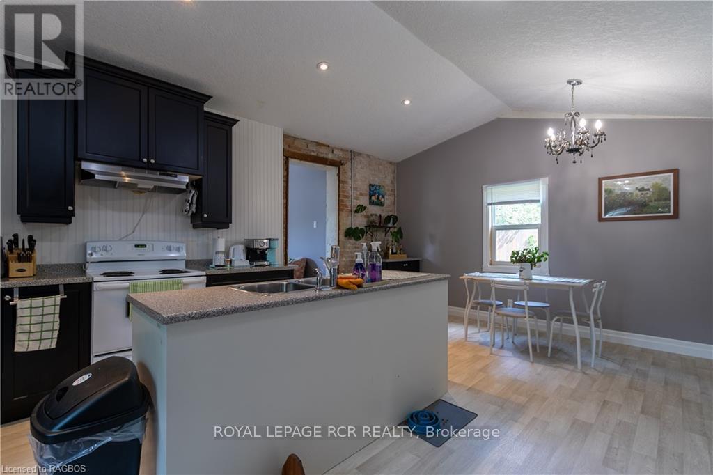 424 Royal Street E, North Perth, Ontario  N4W 2S3 - Photo 10 - X10845881