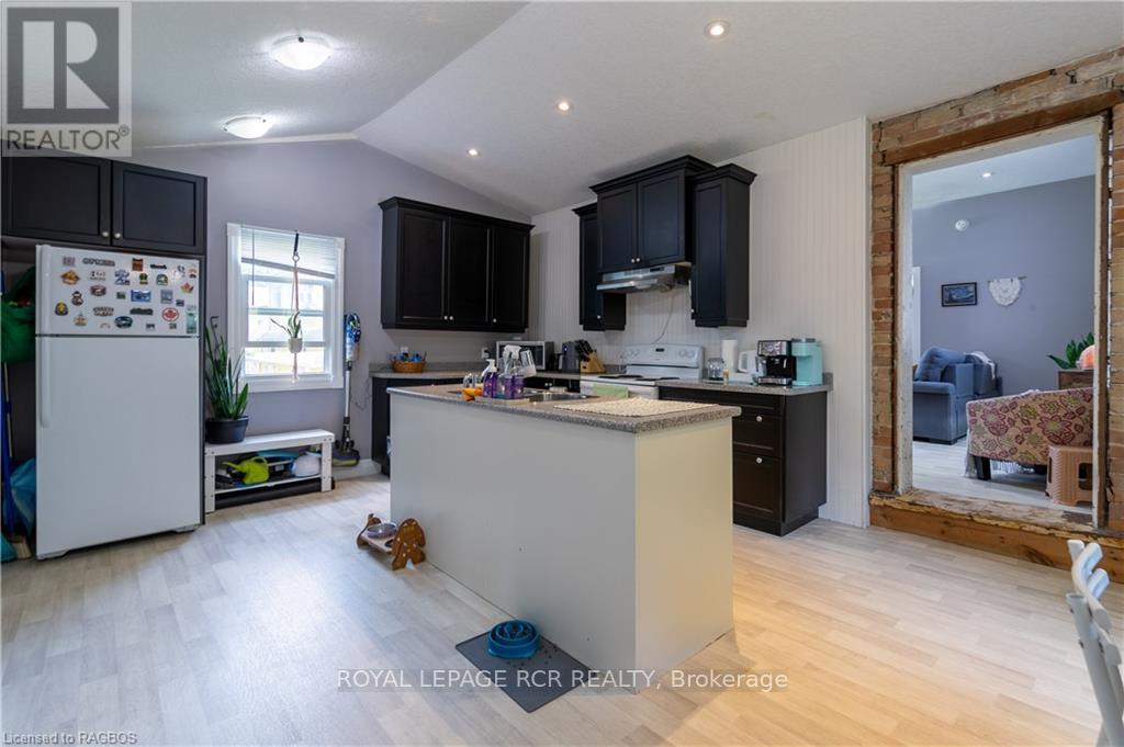 424 Royal Street E, North Perth, Ontario  N4W 2S3 - Photo 8 - X10845881