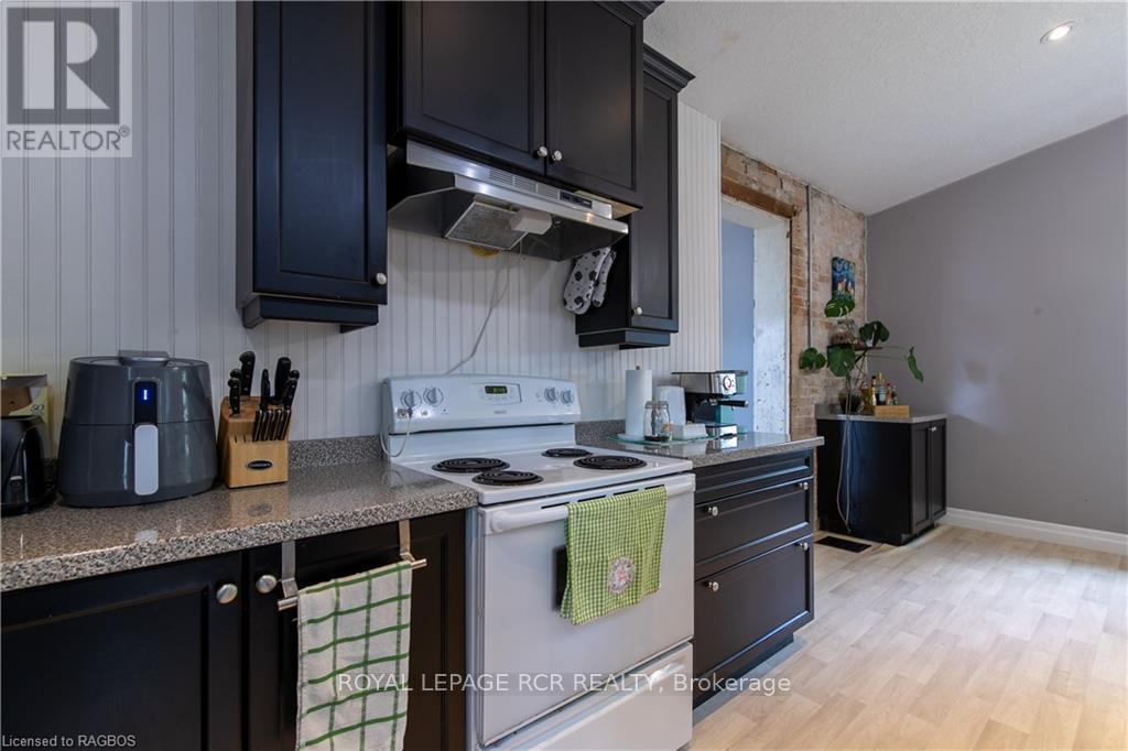 424 Royal Street E, North Perth, Ontario  N4W 2S3 - Photo 9 - X10845881