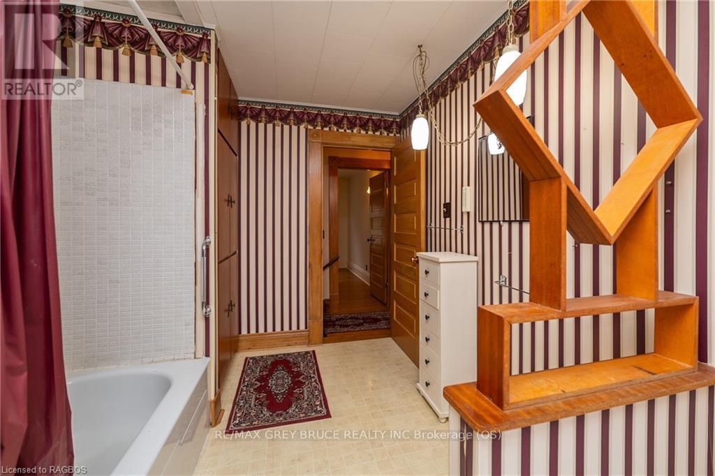 716 5th Avenue E, Owen Sound, Ontario  N4K 2R6 - Photo 11 - X10847036