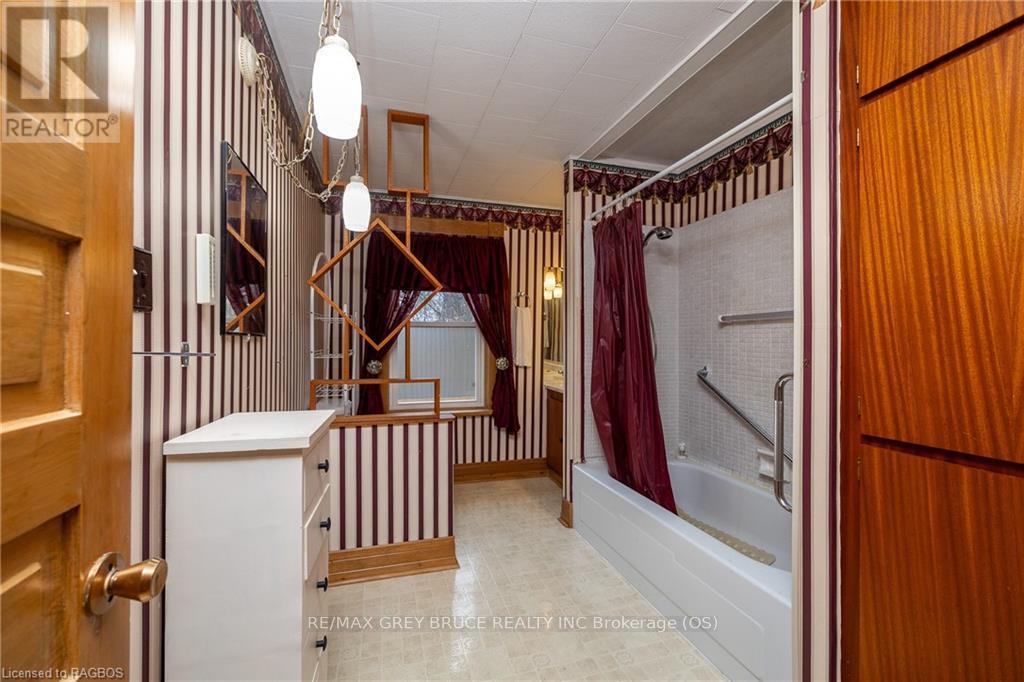 716 5th Avenue E, Owen Sound, Ontario  N4K 2R6 - Photo 14 - X10847036